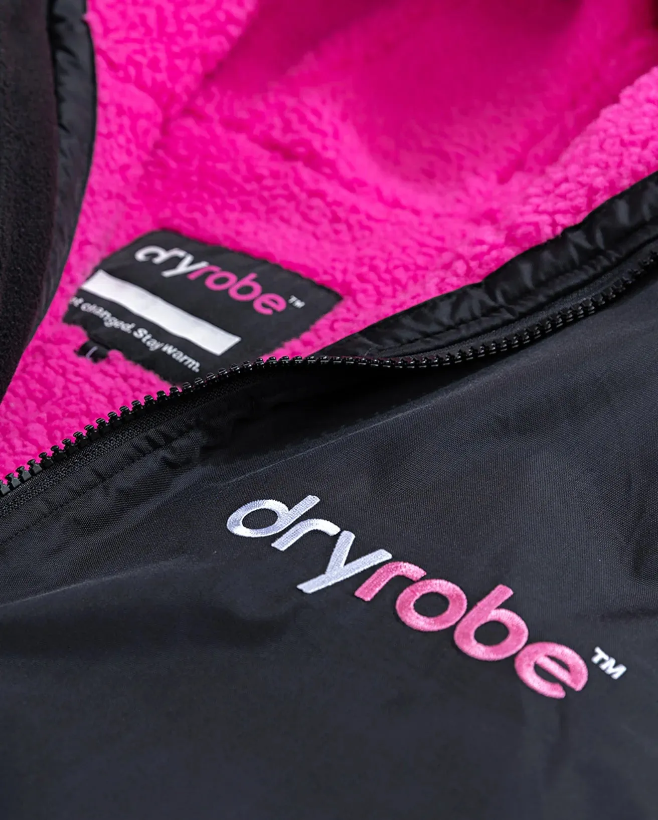 Advance Long Sleeved (2022) in Black & Pink