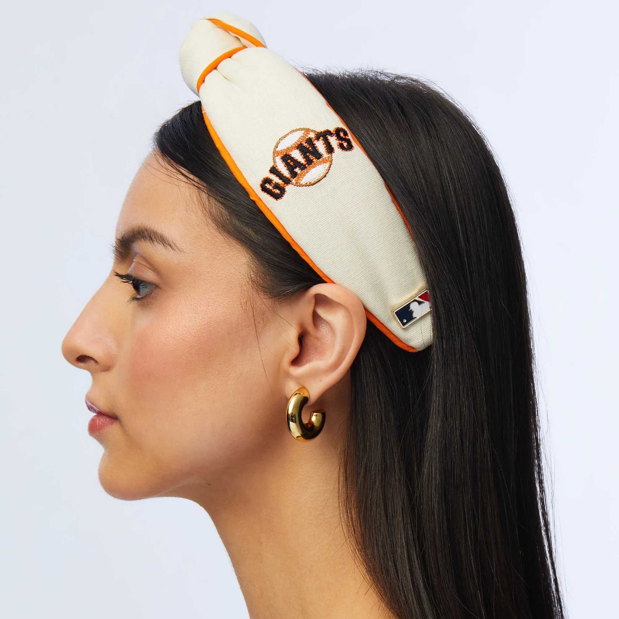 SF GIANTS LELE SADOUGHI / MLB IVORY EMBROIDERED KNOTTED HEADBAND